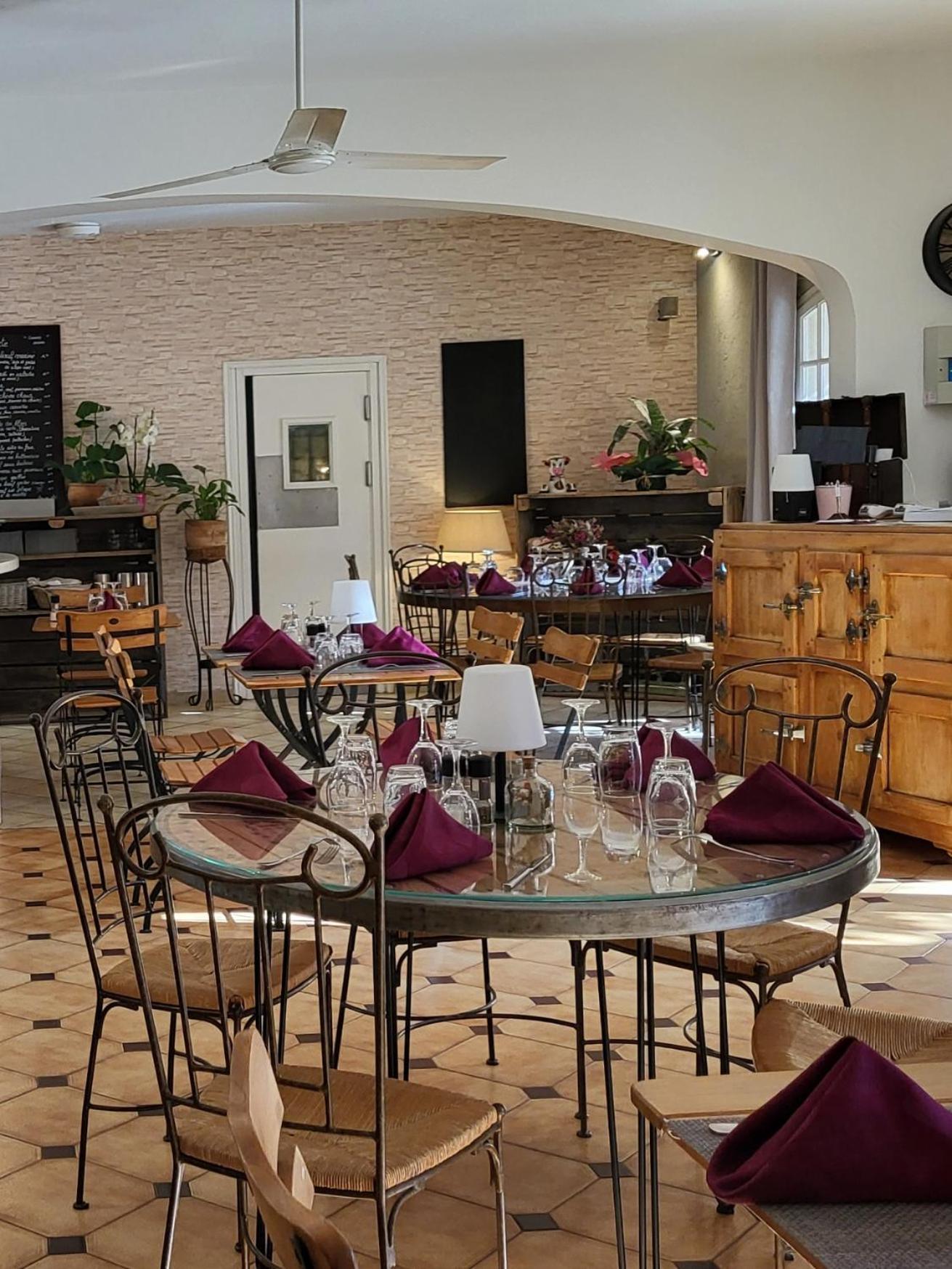 Auberge De La Table Ronde Vinon-sur-Verdon Exteriör bild